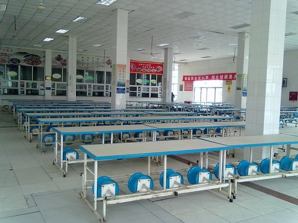 學校3號食堂安裝隔墻板完工后圖示