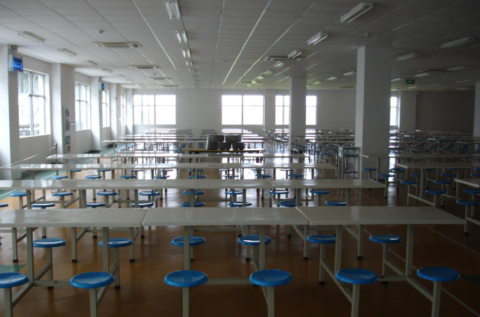 學校食堂安裝輕質隔墻板完工后圖示1